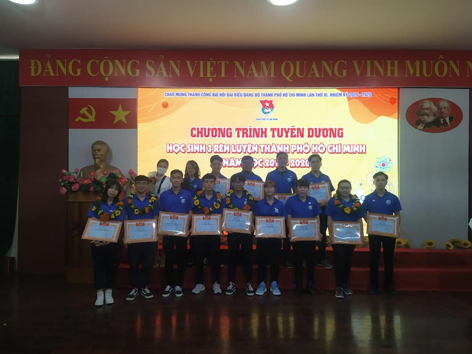 Tuyên dương danh hiệu "Học sinh 3 rèn luyện Thành phố Hồ Chí Minh" năm 2020.