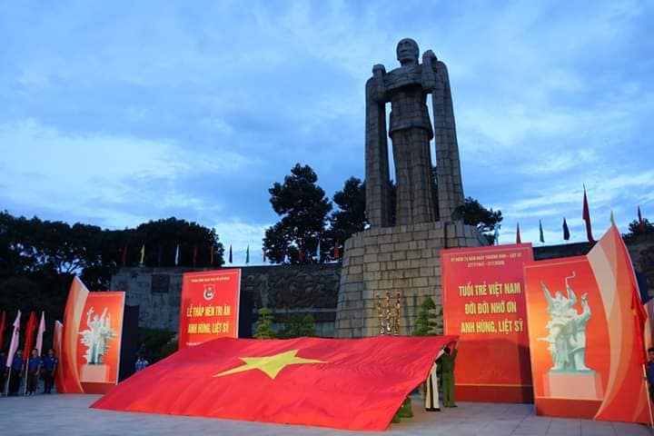 Tham gia thắp nến tri ân các anh hùng liệt sỹ tại Nghĩa trang Liệt sỹ TP. Hồ Chí Minh và Nghĩa trang Liệt sỹ Nhà Bè nhân kỉ niệm 73 năm Ngày Thương binh Liệt sĩ (27/7/1947-27/7/2020).