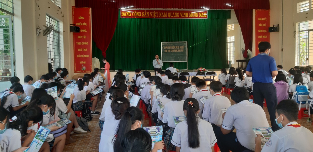 Hoạt động Tư vấn - Hướng nghiệp cho học sinh lớp 9 trường THCS Hiệp Phước