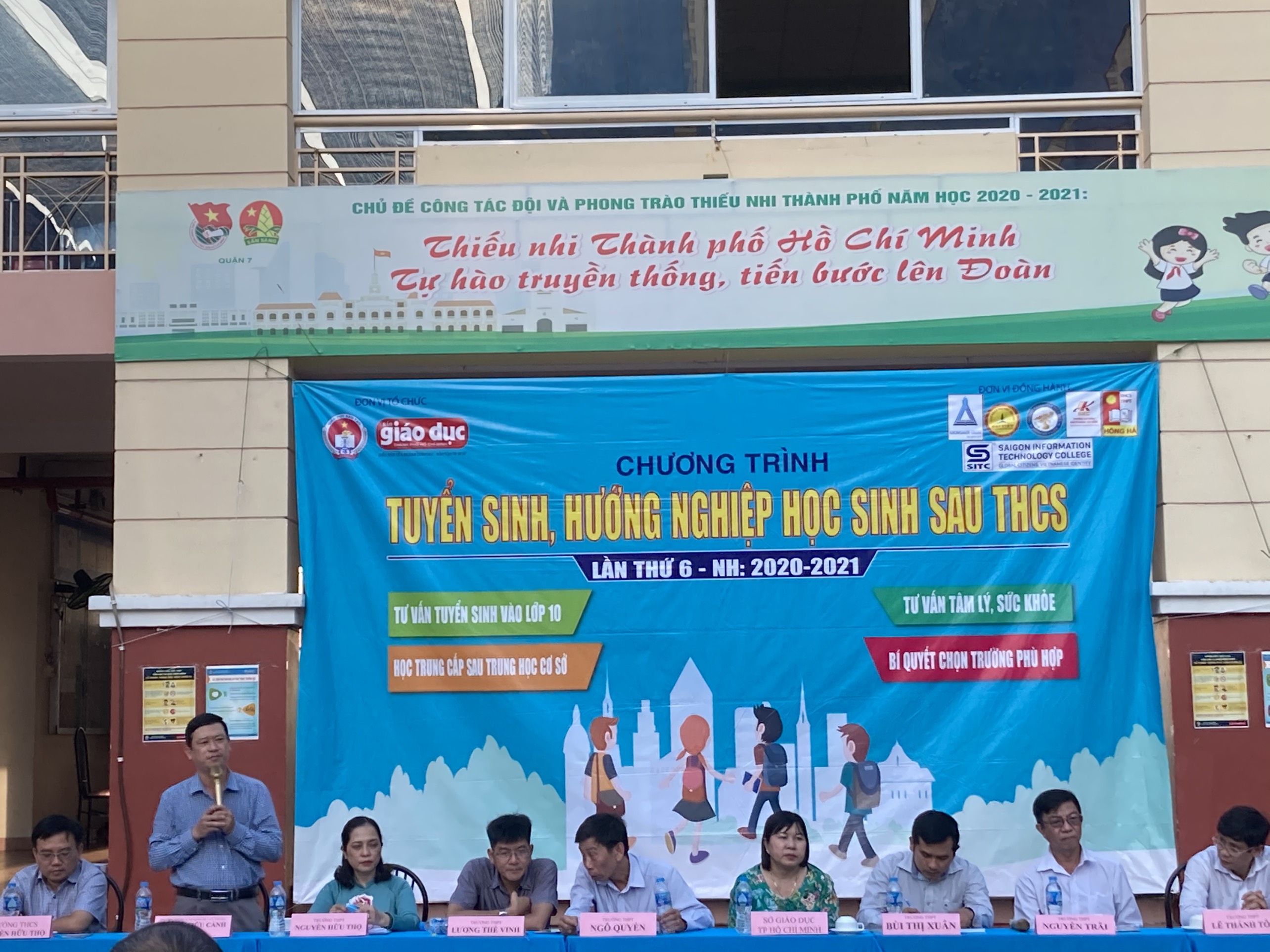 Tư vấn - Hướng nghiệp cho phụ huynh và học sinh lớp 9 trường THCS Nguyễn Hữu Thọ