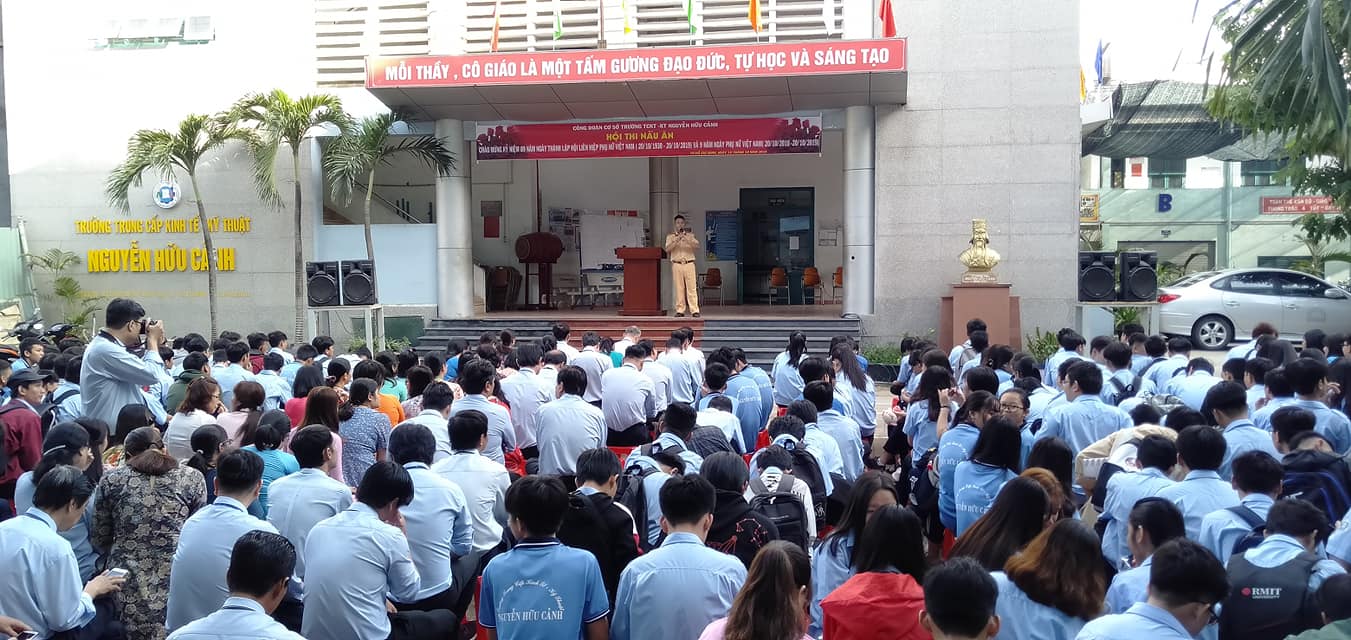 Tổ chức tuyên truyền Luật Giao thông đường bộ cho toàn thể Cán bộ - Giáo viên - Nhân viên và trên 350 học sinh khối sáng.