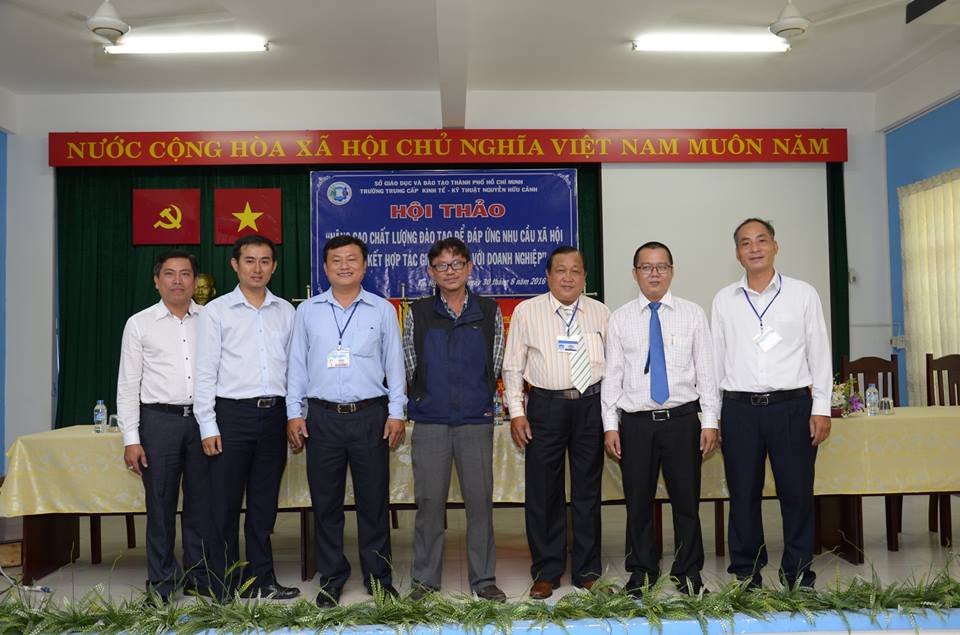 Hình ảnh Nhà trường và Doanh nghiệp