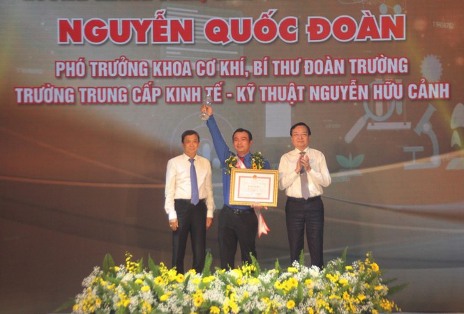 Thành phố Hồ Chí Minh tuyên dương 12 gương 'Công dân trẻ tiêu biểu' năm 2020